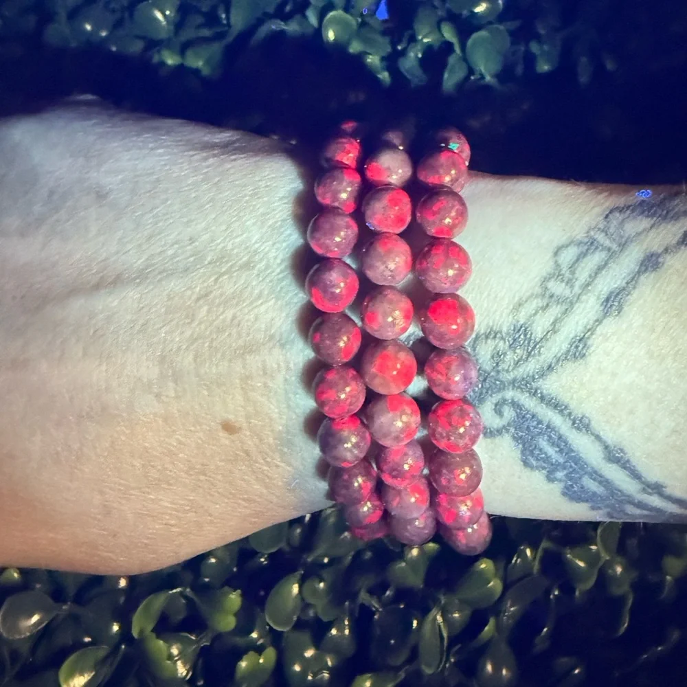 Ruby in Kyanite Beaded Bracelet *UV Reactive* - Picture 8 of 9